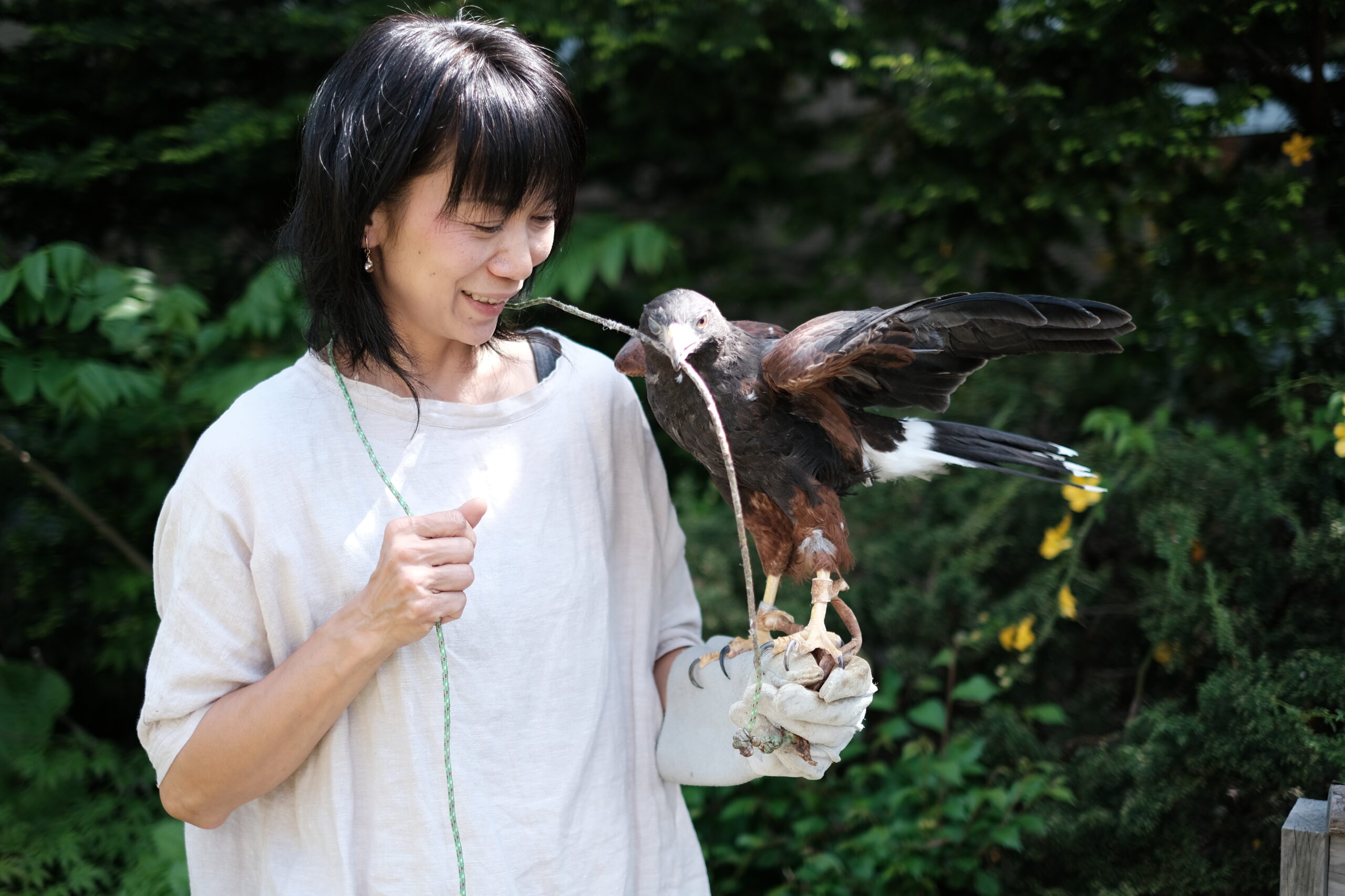 母、鷹匠、食の研究家として。大友玲子さんの自然に生かされる“ヘルシー”な生き方 –  スロウ日和｜心があったまる人・店・景色に出会える北海道のウェブメディア